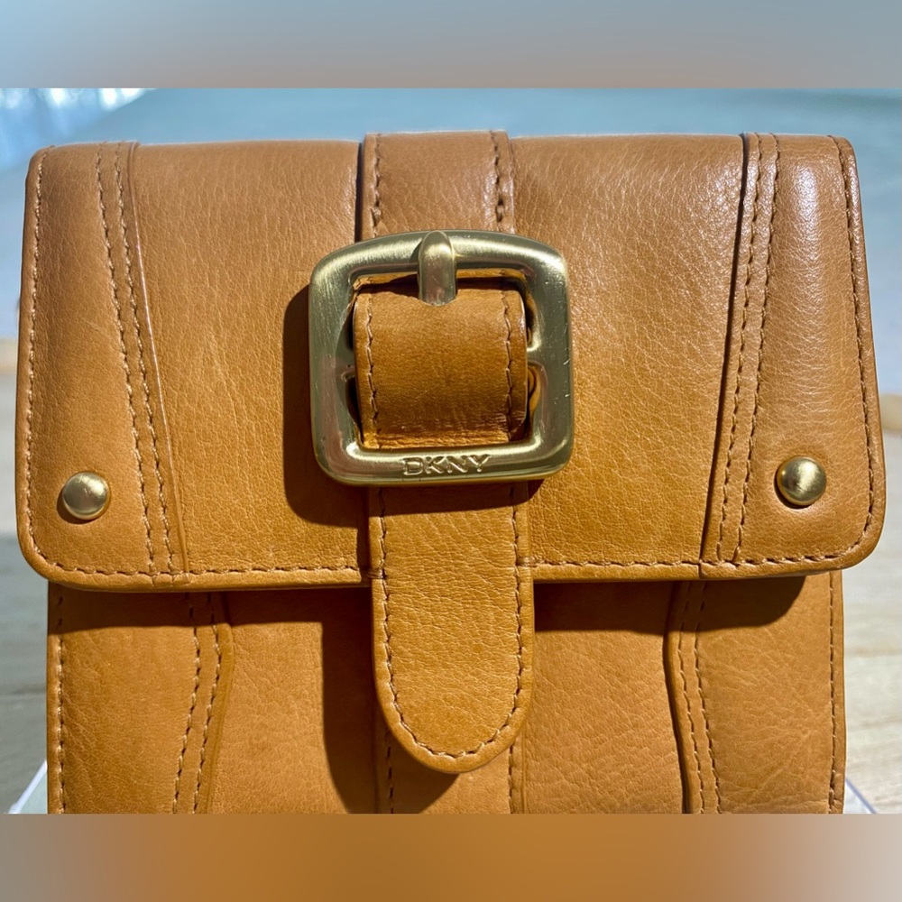 DKNY - Saddle Orange Brown Faux Leather Wallet **FINAL PRICE** - Picture 3 of 6